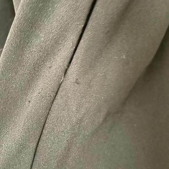 DKNY Jumpsuit, long sleeve crepe, satin collar. Size 4 - Picture 12 of 16